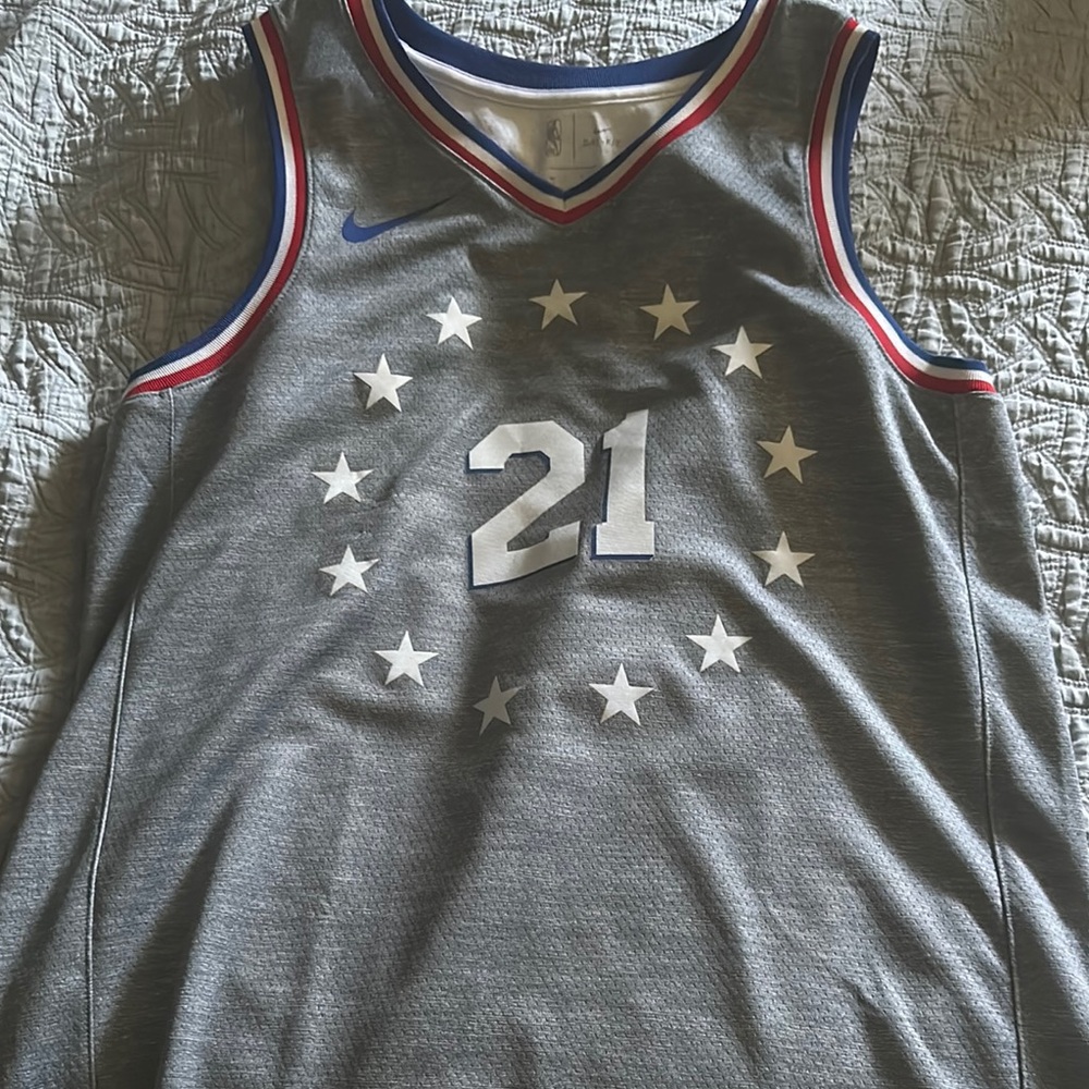 Gray Basketball Jersey with Number 21